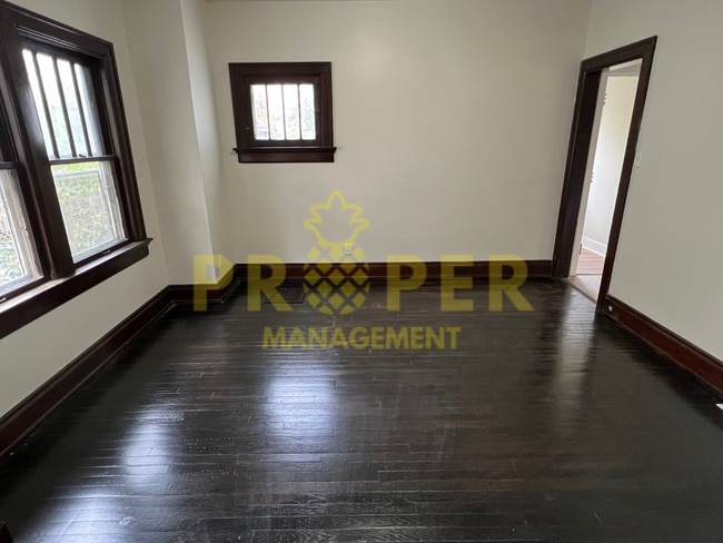 Building Photo - 2 bedroom 1.5 bathroom house for rent