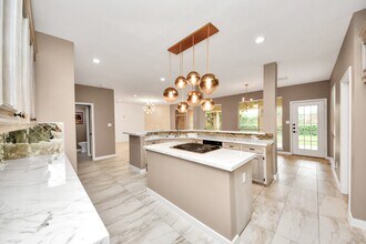 Building Photo - 3210 Shadowwalk Dr