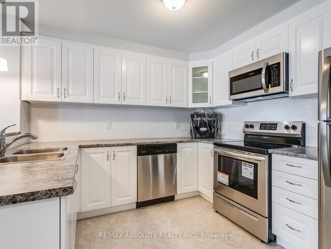 Building Photo - 315 Pumpkinseed Cres