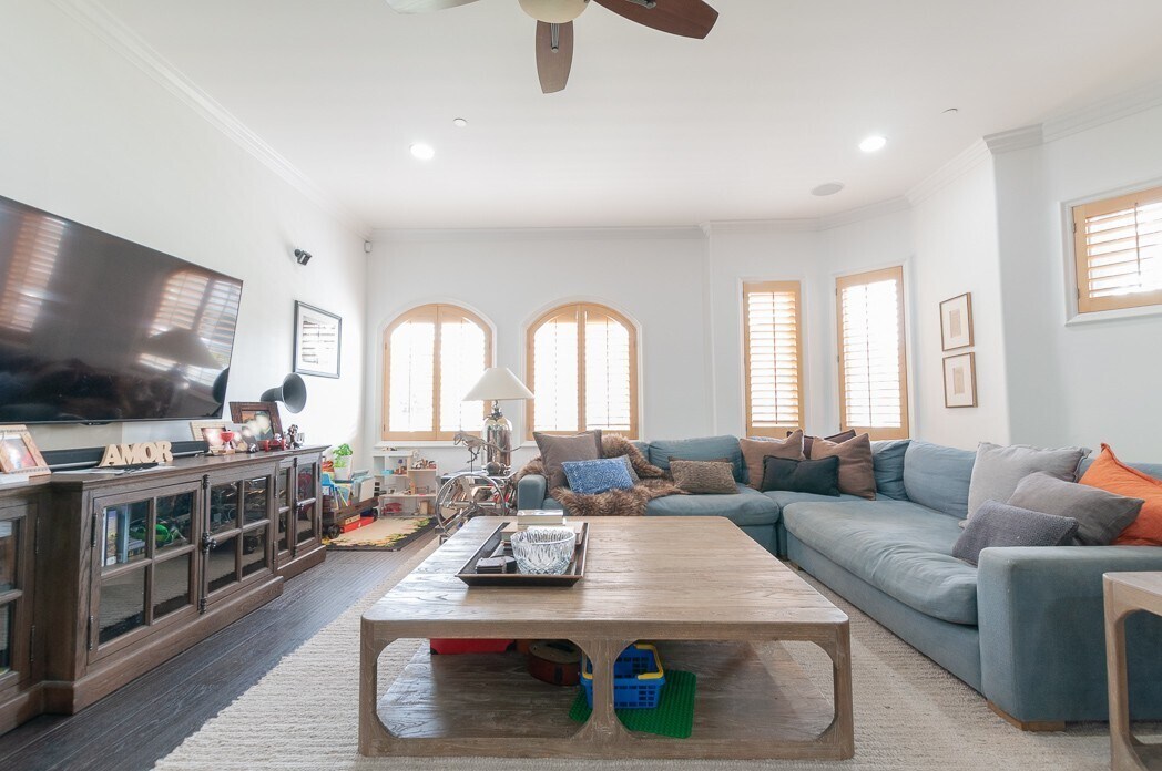 Foto principal - 143 N Arnaz Dr
