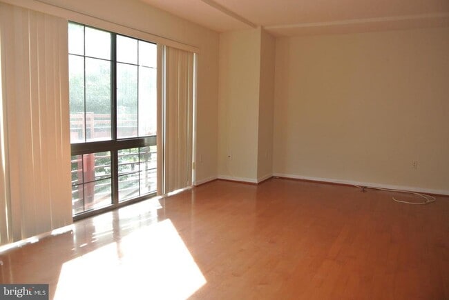 Foto del edificio - 7923 Eastern Ave NW