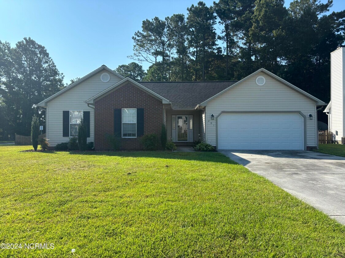 Primary Photo - 201 Rosewood Cir