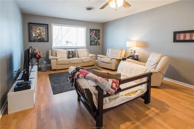 Foto del edificio - August 2025 Move In! 4 Bed 2 Bath Home in ...