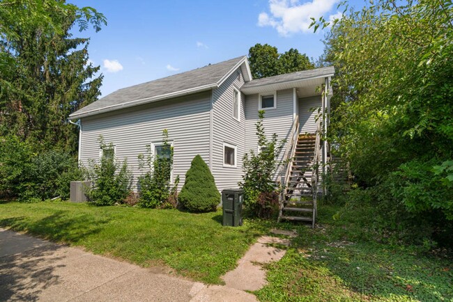 Foto del edificio - 904 1/2 Clay St - Cedar Falls