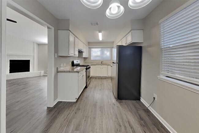 Foto del edificio - 5315 Derbyshire Dr