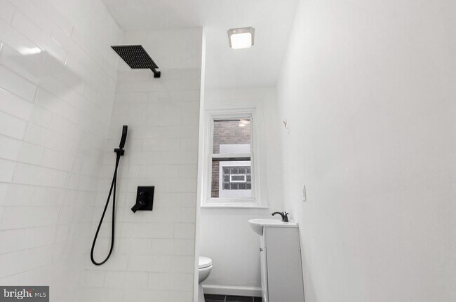 Foto del edificio - 6011 Catharine St