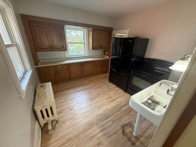 Building Photo - Duluth MN 5 bedroom - 2.5 bath