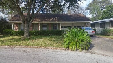 Building Photo - 8110 Bob White Dr