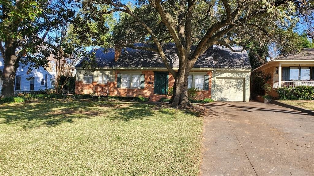 Primary Photo - 9108 E Lake Highlands Dr