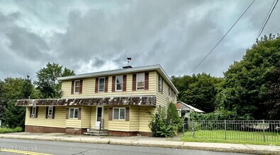 Building Photo - 162 Main St