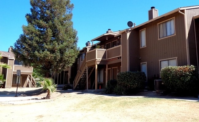 Building Photo - Royal Garden Apartments