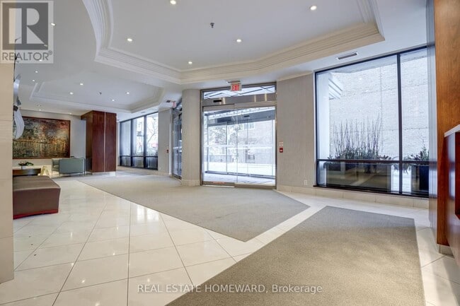 Building Photo - 300 Bloor St E