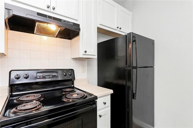 Foto del edificio - 8641 Thomas Ln