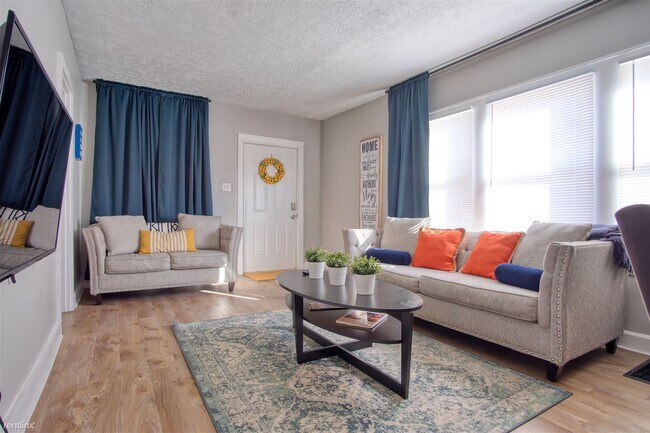 Foto del edificio - 3 br, 1 bath Duplex - 2902 East North Street