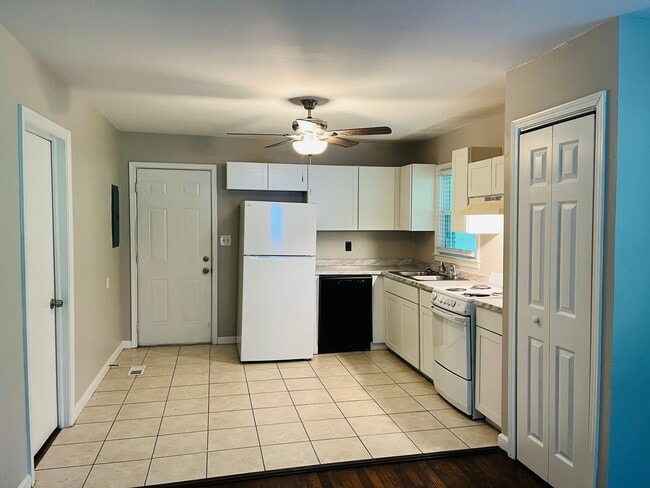 Building Photo - 4531 Wesley Dr