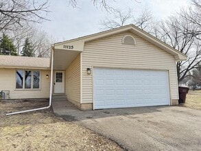 Building Photo - 11125 River Hills Dr