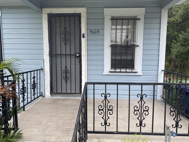 Building Photo - 1603 E 33rd Ave
