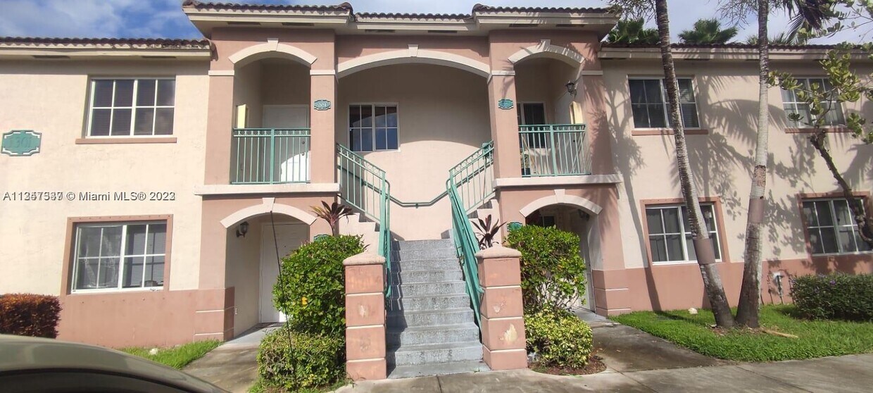 Primary Photo - 1301 SE 28th Ln