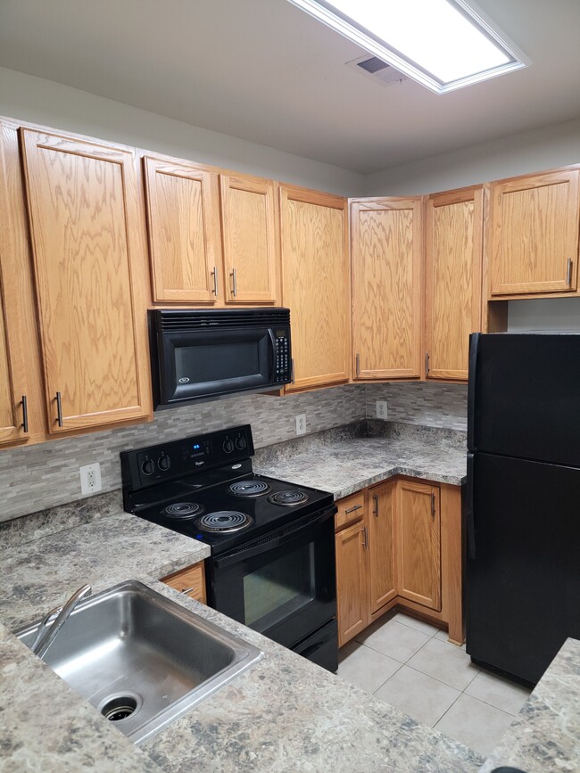 Building Photo - 15616 Everglade Ln