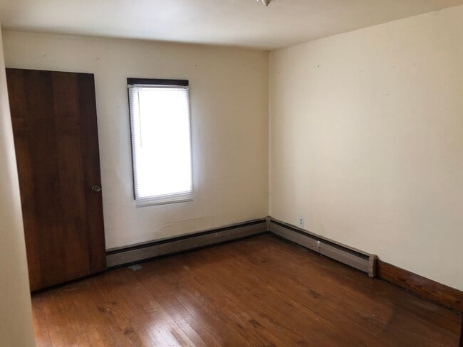 Building Photo - 1322 W Main St