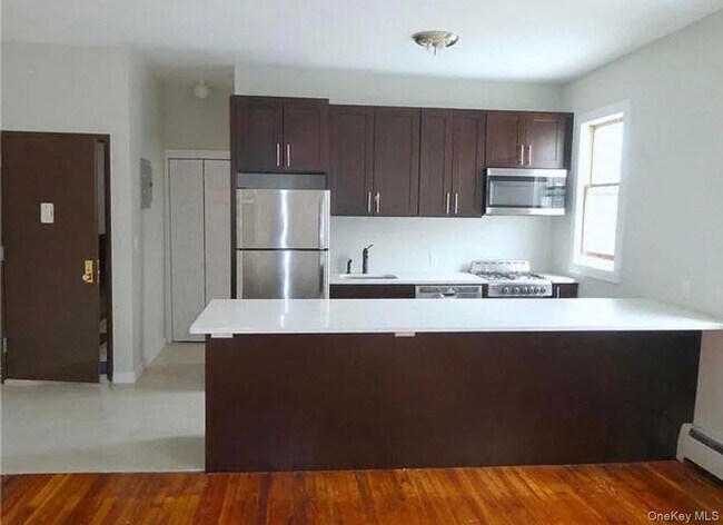 Foto del edificio - 210 New York Ave