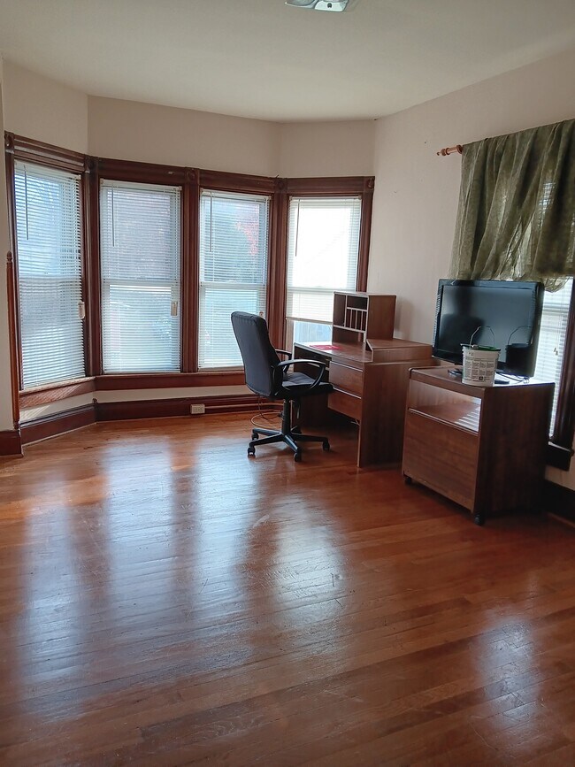 Foto del edificio - 44 Maple Ave