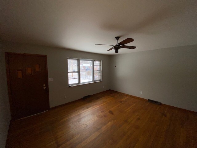 Foto del edificio - 3765 Washburn St
