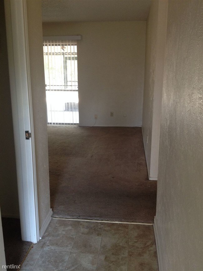 Building Photo - 207 Bluebird Cir