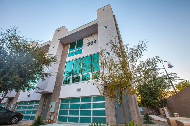 Building Photo - 378 S Farmer Ave