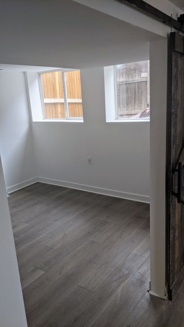 Building Photo - Newly Renovated Duplex! 1 Bedroom Garden L...