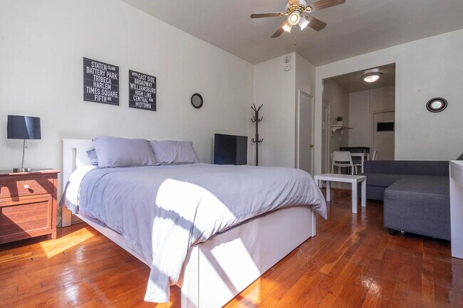 Foto del edificio - 300 E 82nd St