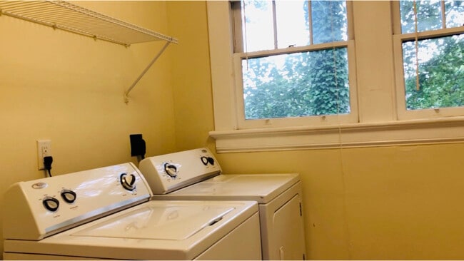 Building Photo - 202 Linden Ave