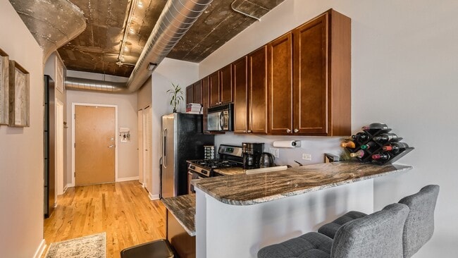 Building Photo - 1071 W 15th St