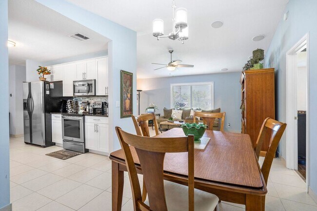 Building Photo - 1262 Pinetta Cir