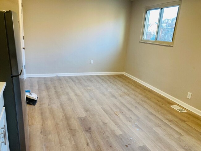 Photo - Recently Renovated Micro One Bedroom Apartment! May 1 move in!
