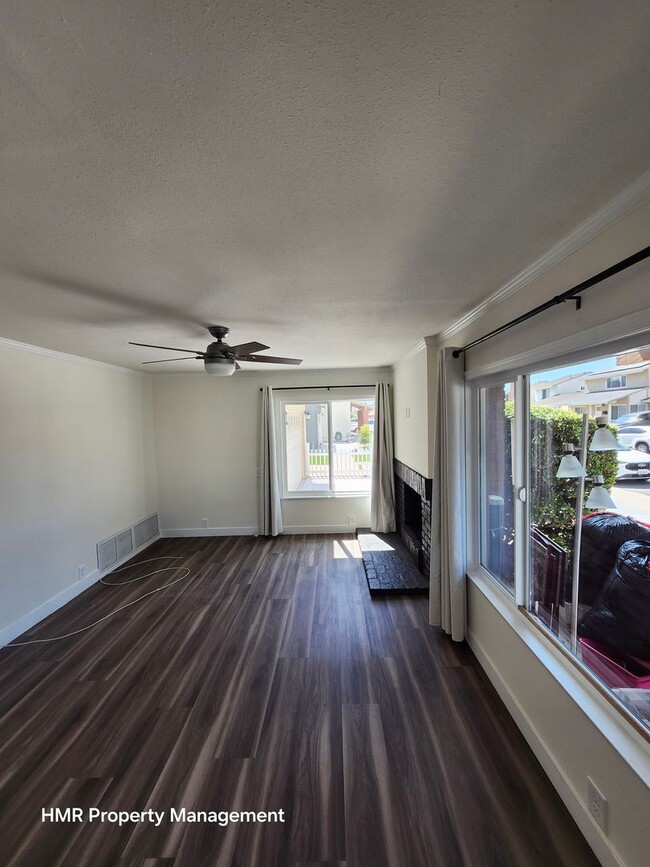 Foto del edificio - Two story fully remodel home in West Covin...