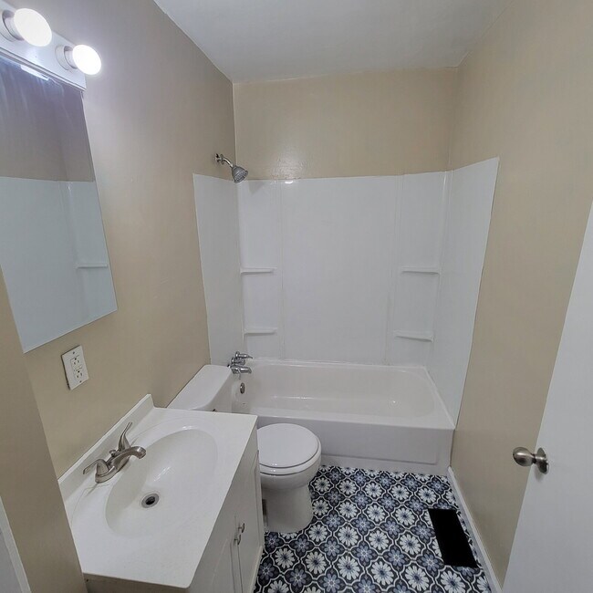 Foto del edificio - Christian Park area 2BR House for LEASE!