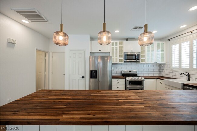 Foto del edificio - 9133 Alpine Grove Ave
