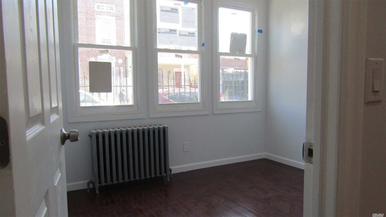 Primary Photo - 357 Linwood St