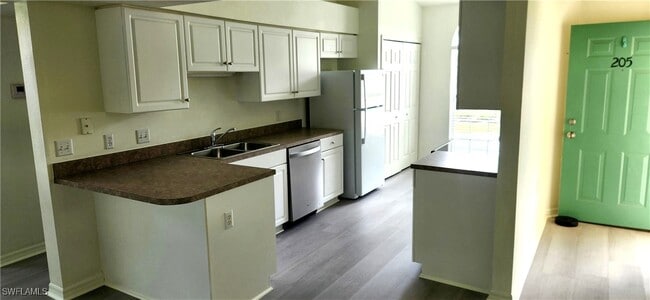 Building Photo - 4925 Sandra Bay Dr