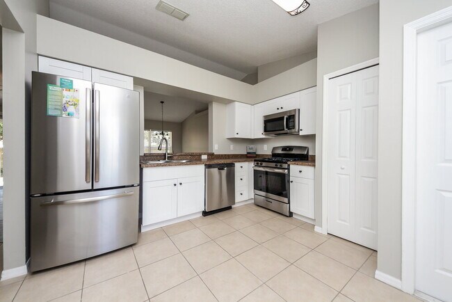 Foto del edificio - 11530 Foxglove Dr