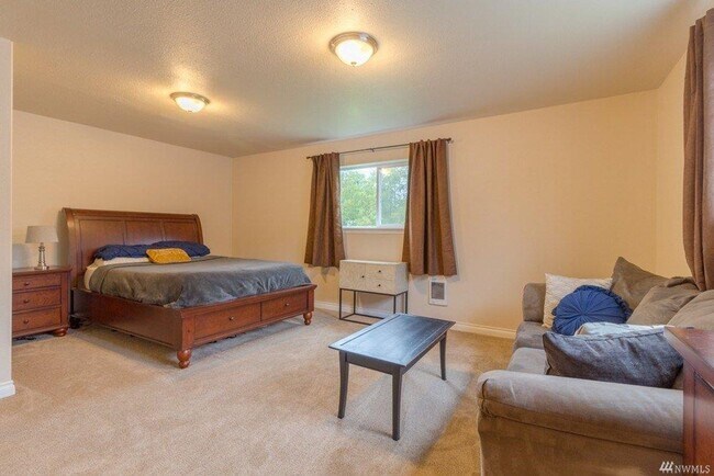 Foto del edificio - Steilacoom rambler home for rent, great lo...
