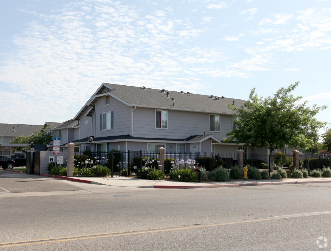 Foto principal - Green Street Townhomes