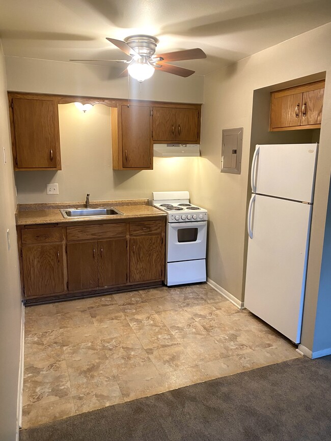 Kitchen - River Park Apartments