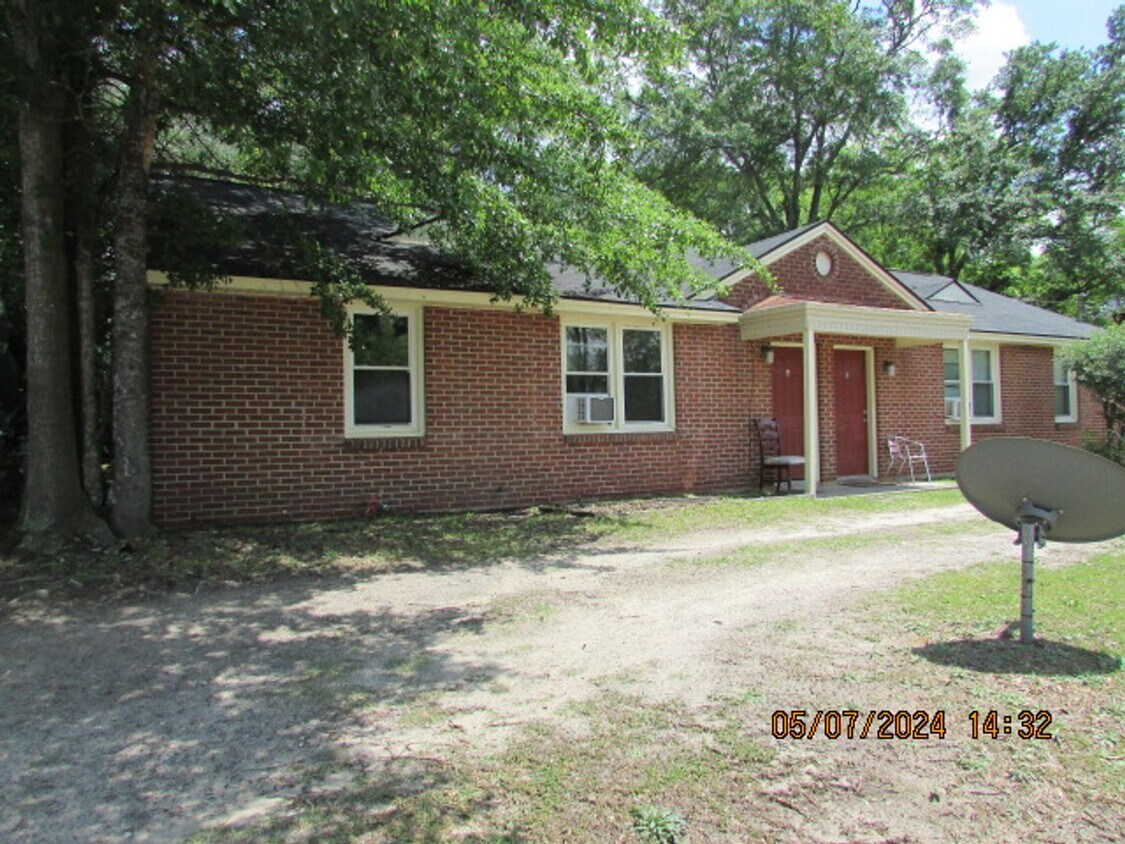 643 Miller Rd Unit A, Sumter, SC 29150 Room for Rent in Sumter, SC