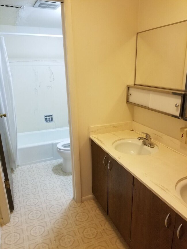 Building Photo - SINGLE FAMILY HOUSING -  2 bed/1 bath just off of University Parkway in Orem