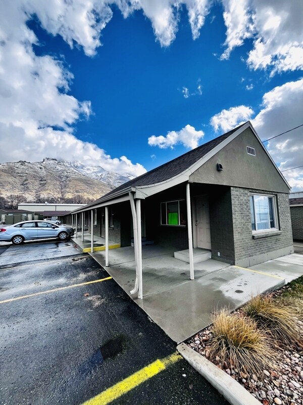Foto principal - 1105 S State St