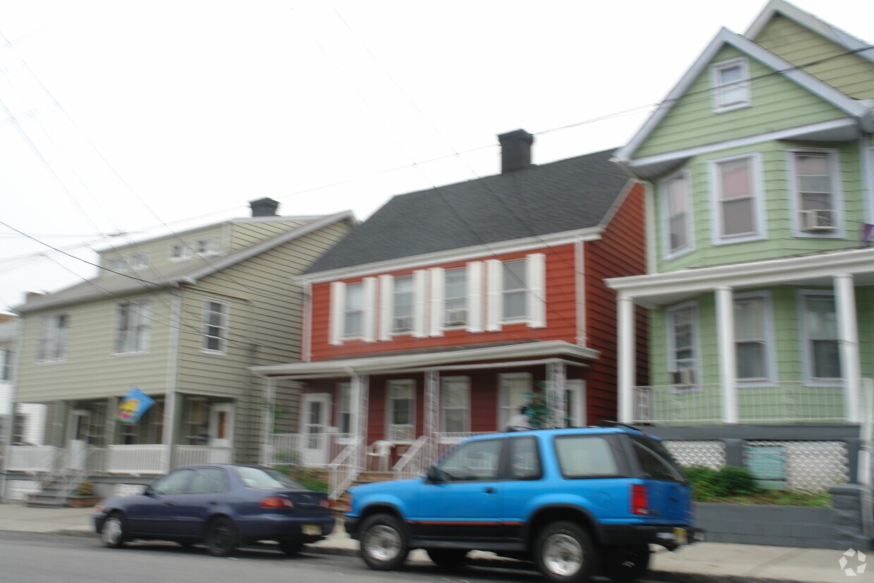 Building Photo - 375 Washington St