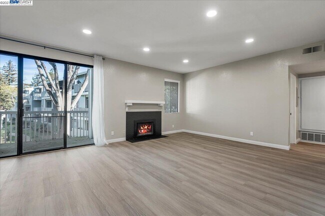 Building Photo - 3501 Birchwood Terrace