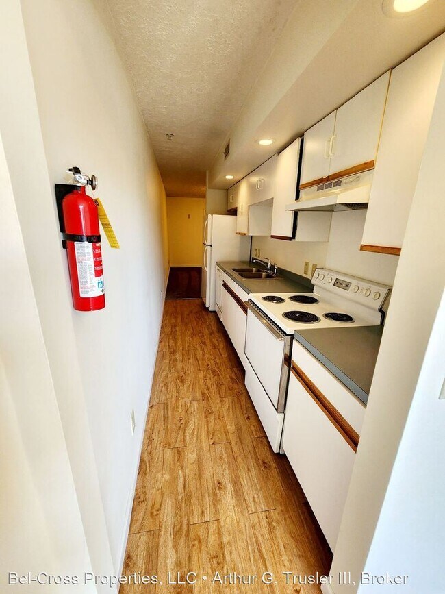 Building Photo - 2 br, 1 bath Apartment - 1993 Water Street...